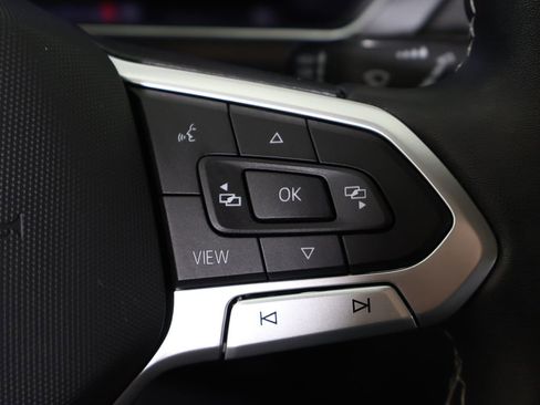 Used 2023 Volkswagen Tiguan SE w/ Panoramic Sunroof Package image 45