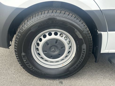 Used 2024 Mercedes-Benz Sprinter 2500 image 14