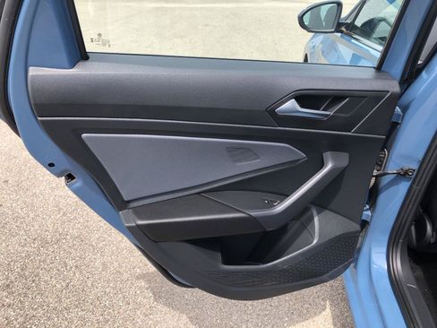 Used 2025 Volkswagen Jetta SE FWD image 12
