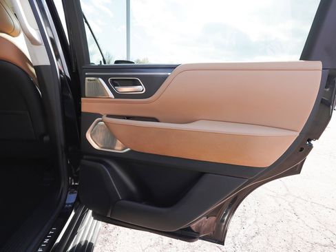 Used 2025 INFINITI QX80 Sensory AWD/4WD image 14
