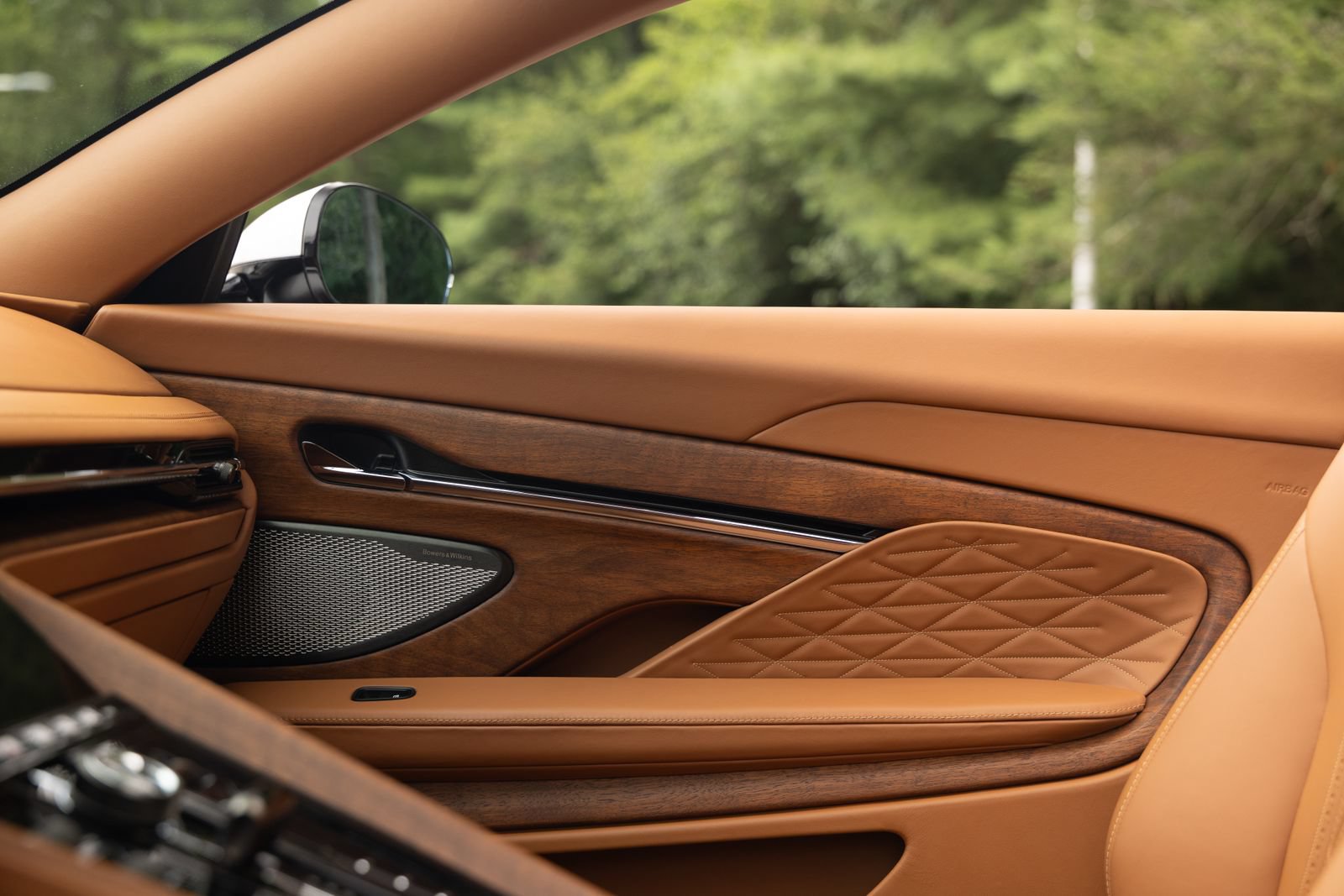 Used 2024 Aston Martin DB12 Convertible RWD image 12