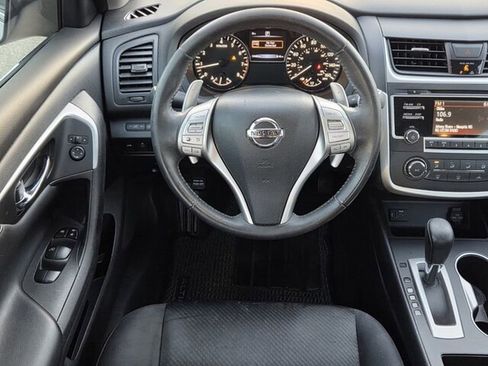 Used 2017 Nissan Altima 2.5 SR w/ LED Appearance Package image 9