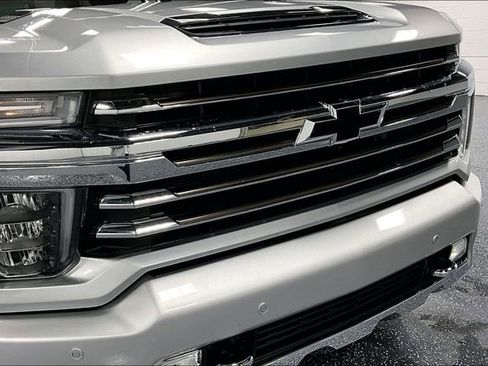 Used 2021 Chevrolet Silverado 2500 High Country AWD/4WD image 30