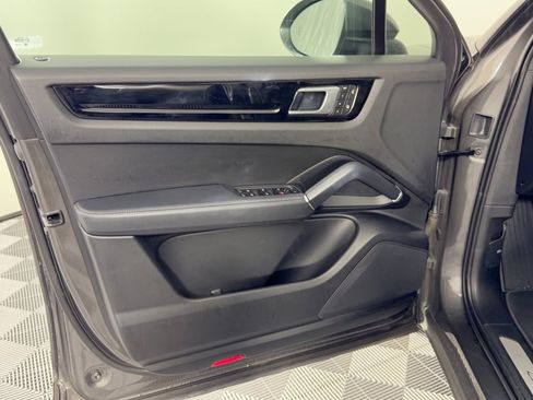 Certified 2023 Porsche Cayenne Coupe AWD/4WD image 14