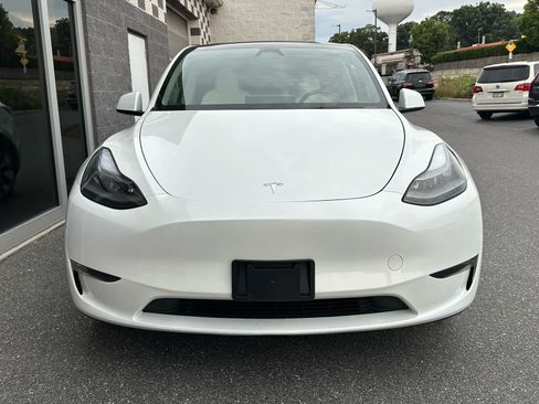 Used 2024 Tesla Model Y Long Range AWD/4WD image 3