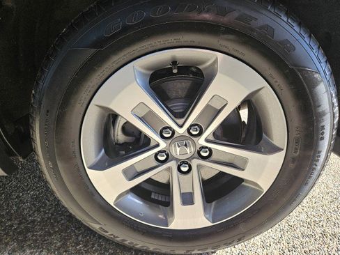 Used 2025 Honda Pilot EX-L image 32