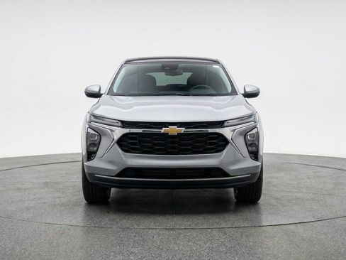 Used 2025 Chevrolet TrailBlazer LT w/ Driver Confidence Package image 2