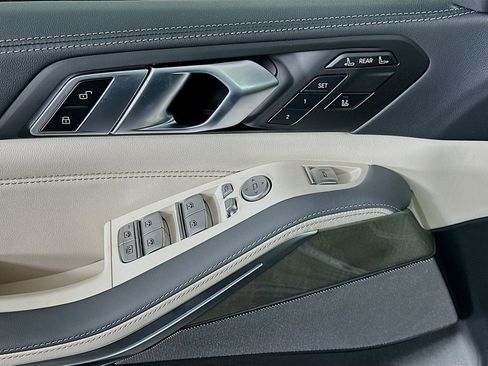 Used 2025 BMW X7 M60i w/ Climate Comfort Package image 20