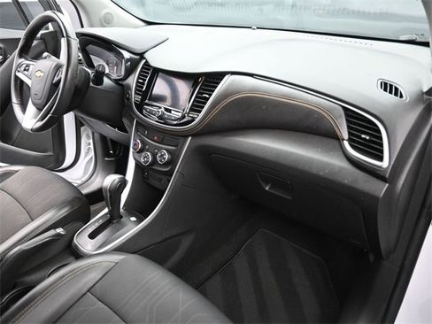 Used 2021 Chevrolet Trax LT w/ Sport Edition image 16