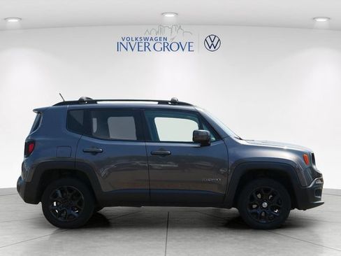 Used 2017 Jeep Renegade Latitude w/ Popular Equipment Group AWD/4WD image 8