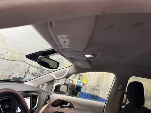 Used 2023 Chrysler Voyager LX FWD image 20