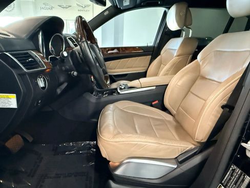 Used 2013 Mercedes-Benz GL 550 4MATIC w/ On/Off-Road Pkg image 9