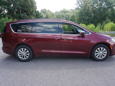 Used 2018 Chrysler Pacifica Touring Plus FWD image 23