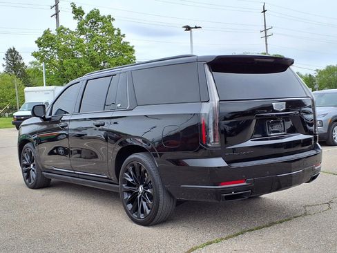 Used 2025 Cadillac Escalade ESV Sport Platinum w/ LPO, ONYX Package AWD/4WD image 7