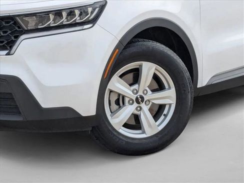 Used 2023 Kia Sorento LX image 23