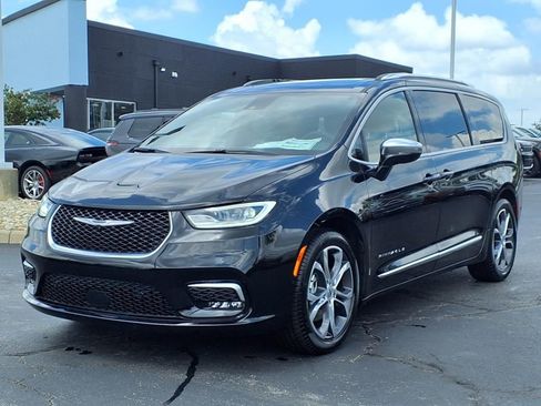New 2025 Chrysler Pacifica Pinnacle w/ Trailer Tow Group image 2