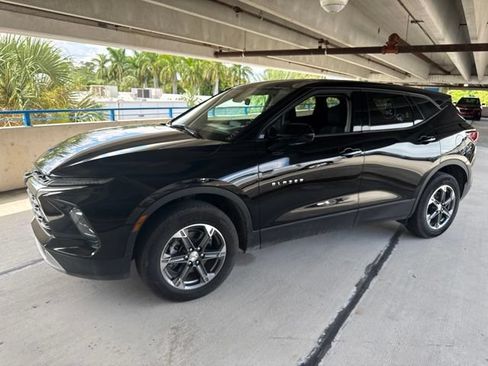 Used 2025 Chevrolet Blazer LT FWD image 1