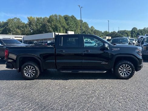Used 2022 GMC Sierra 1500 AT4 w/ AT4 Premium Package AWD/4WD image 9