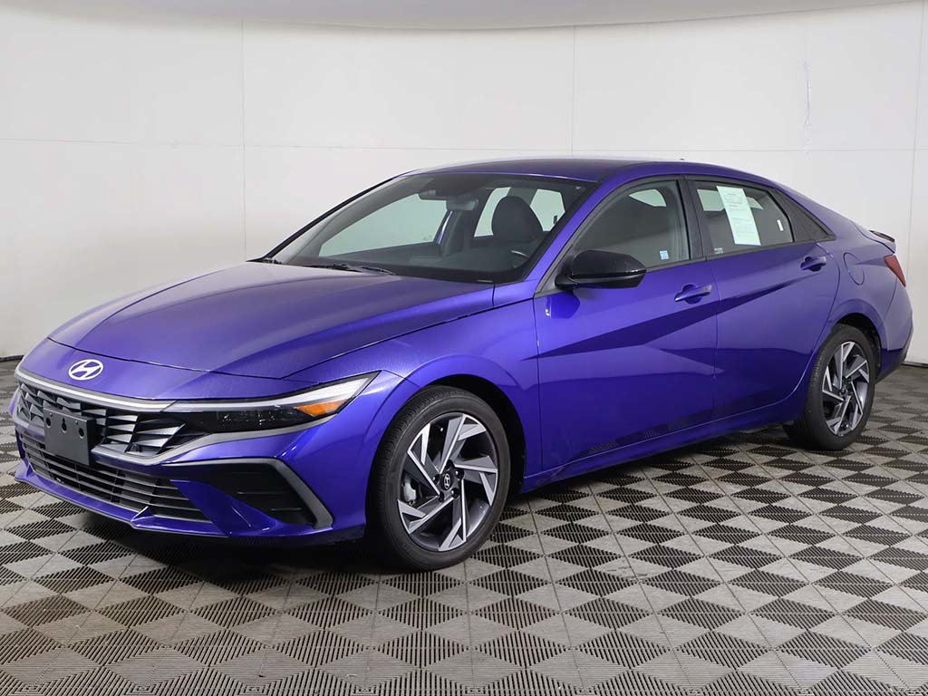 Used 2025 Hyundai Elantra Sport w/ Cargo Package FWD image 8