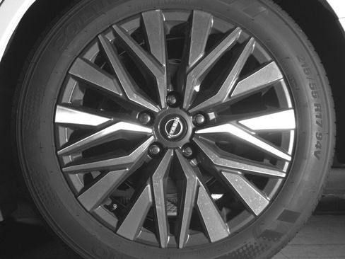 Used 2025 Nissan Altima 2.5 SV image 14