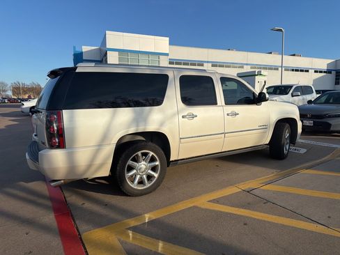 Used 2014 GMC Yukon XL Denali image 6
