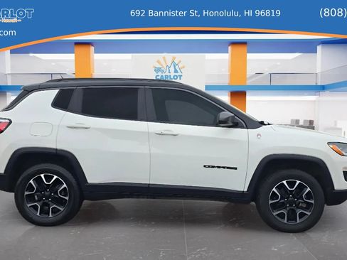 Used 2019 Jeep Cherokee Trailhawk AWD/4WD image 5