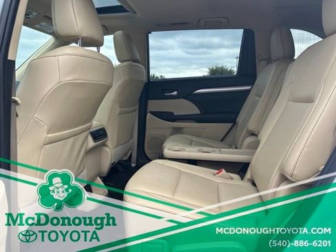 Used 2019 Toyota Highlander XLE FWD image 10