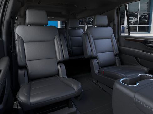 New 2026 Chevrolet Suburban Z71 w/ Comfort Package AWD/4WD image 19
