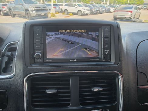 Used 2020 Dodge Grand Caravan SE image 14