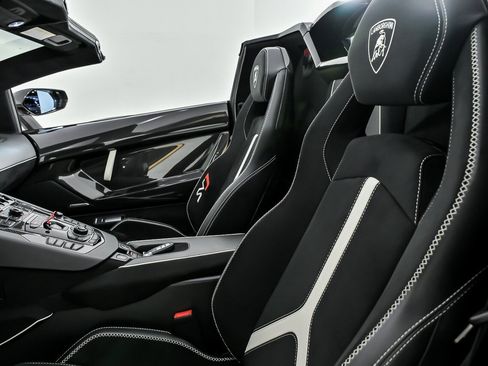 Used 2021 Lamborghini Aventador SVJ AWD/4WD image 19