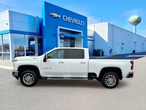 Used 2025 Chevrolet Silverado 3500 LTZ w/ LTZ Premium Package image 7
