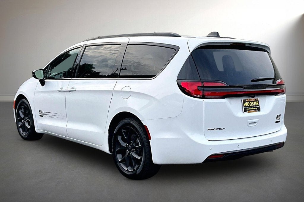 New 2027 Chrysler Pacifica Select FWD image 3