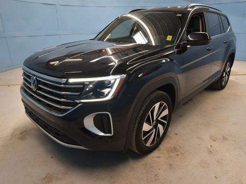 Used 2024 Volkswagen Atlas SE w/ Black Wheel Package image 32