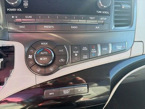 Used 2013 Toyota Sienna LE w/ Towing Pkg FWD image 14