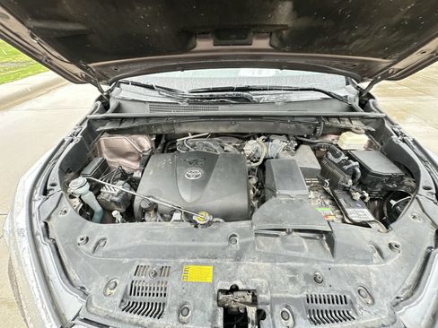 Used 2017 Toyota Highlander Limited AWD/4WD image 30