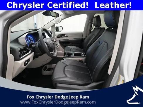 Certified 2024 Chrysler Pacifica Touring-L image 7