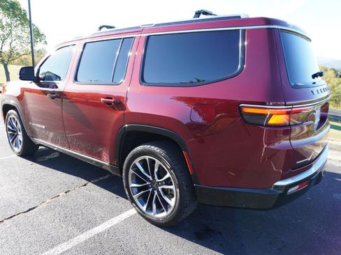 Used 2022 Jeep Wagoneer Series III w/ Premium Group I AWD/4WD image 14