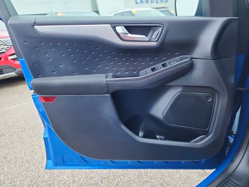 Used 2020 Ford Escape SE image 17