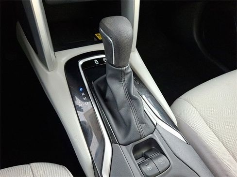 Certified 2023 Toyota Corolla Cross LE image 14