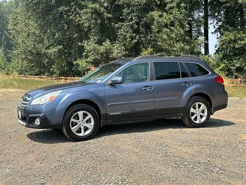 Used 2014 Subaru Outback 3.6R Limited w/ Moonroof Package AWD/4WD image 5