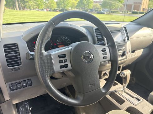 Used 2018 Nissan Frontier SV image 16