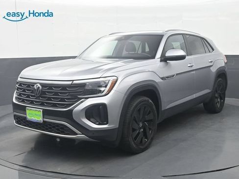 Used 2026 Volkswagen Atlas Cross Sport SE AWD/4WD image 3