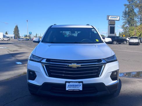 Used 2023 Chevrolet Traverse LT image 2