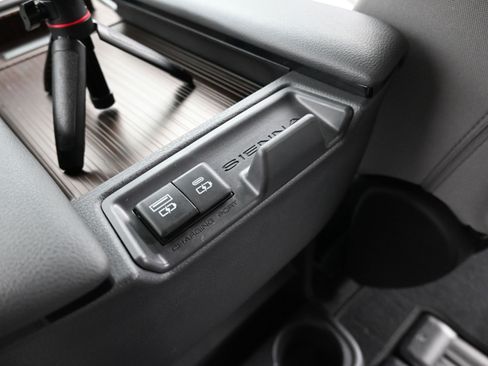 Certified 2022 Toyota Sienna LE image 16