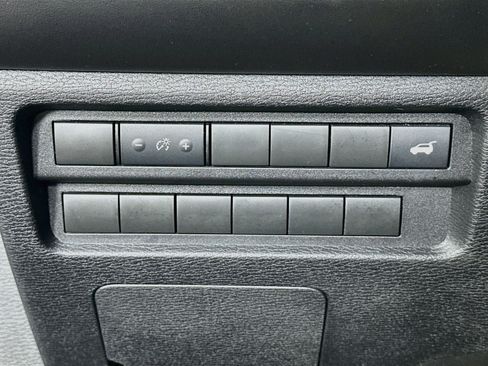 Used 2024 Mitsubishi Outlander SE FWD image 17