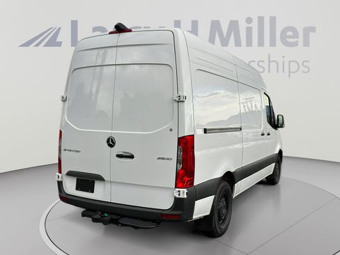 Used 2025 Mercedes-Benz Sprinter 2500 image 5