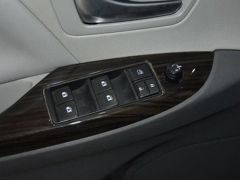Used 2015 Toyota Sienna XLE Premium FWD image 22