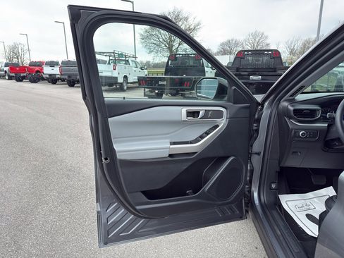 Certified 2022 Ford Explorer XLT w/ Equipment Group 202A image 21