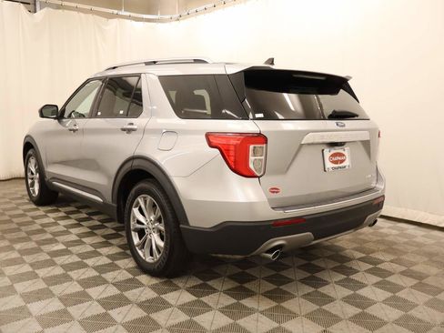 Used 2023 Ford Explorer Limited image 3