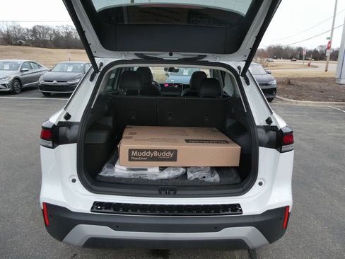 New 2026 Volkswagen Tiguan SE AWD/4WD image 32